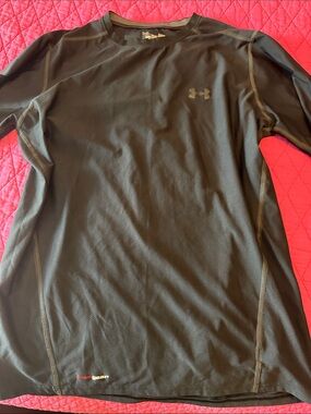 Under Armour Black Short-Sleeve Athletic Tee with Subtle Logo